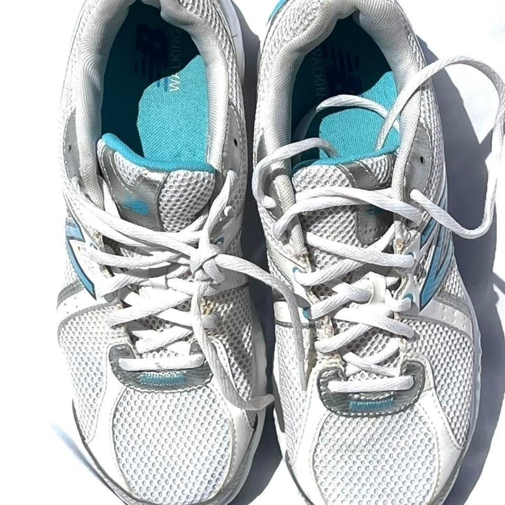 New Balance 990v5 white & blue trainers. Size US 8 #sneakers #running size 9